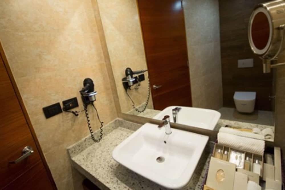 Sonata Hotel photo 2