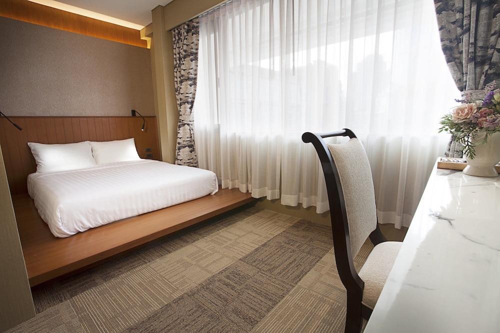Rajah Hotel photo 1