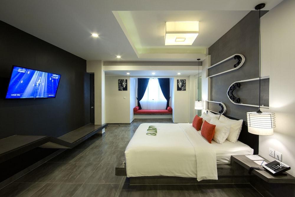 Central Suite Residence photo 2