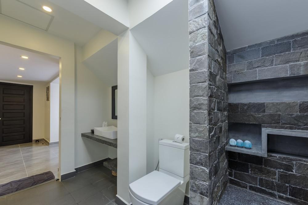 Central Suite Residence photo 3