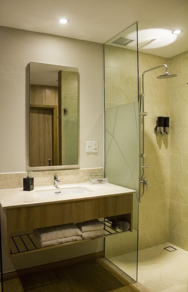 Avanti Hotel photo 1