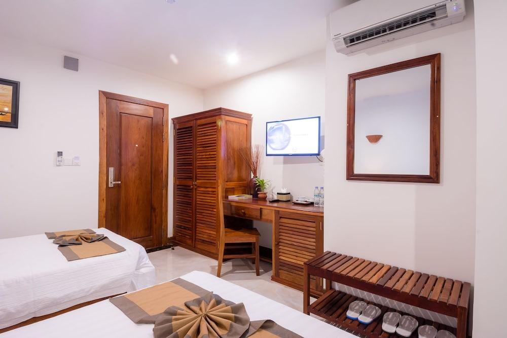 Relax Hotel photo 1
