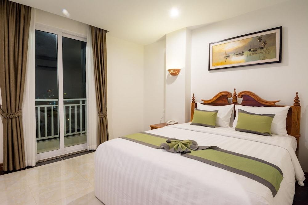 Relax Hotel photo 2