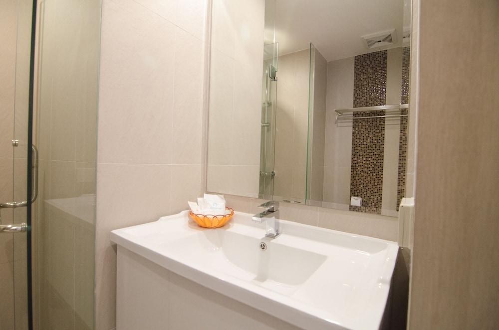 Elegancy Sansabai Hotel photo 3