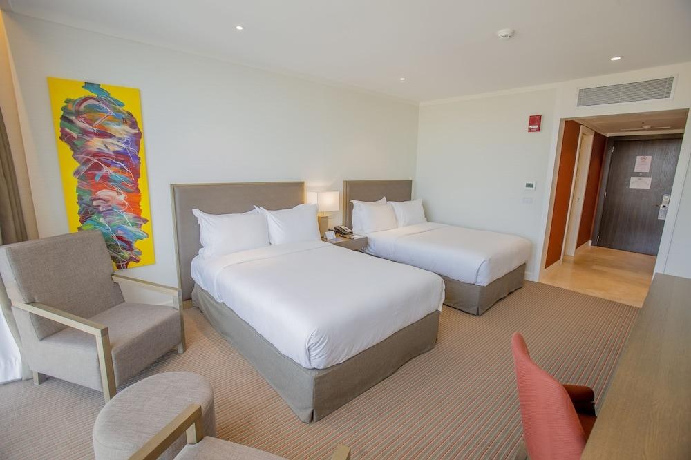 Hilton Pilar photo 1