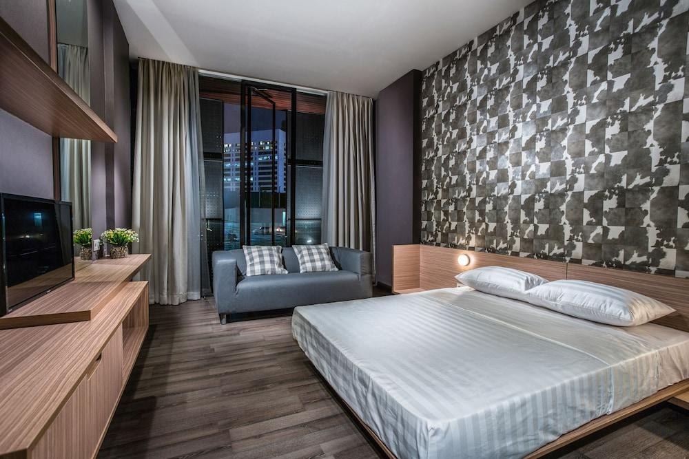Upscale Suites photo 1