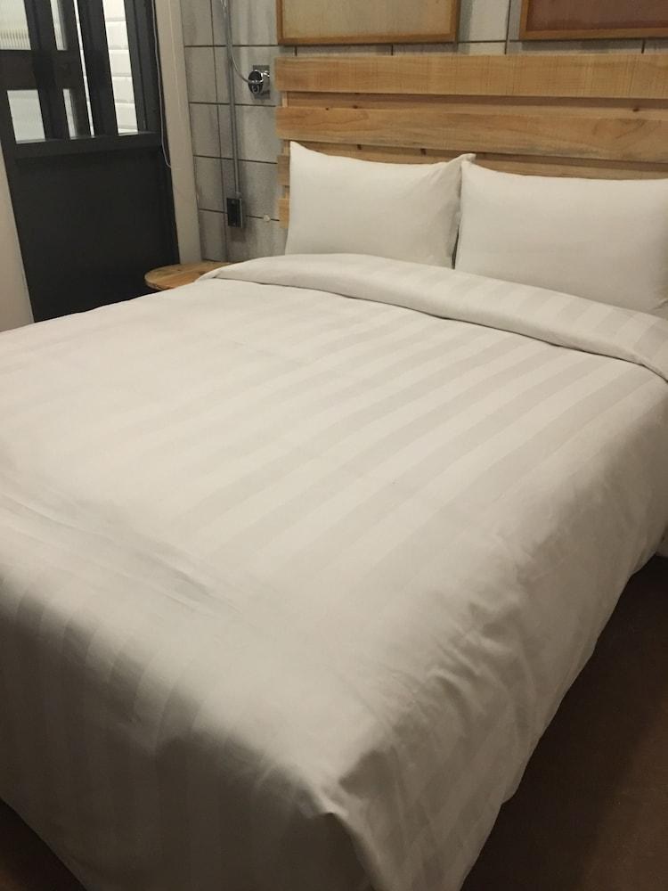 Hotel PaPa Whale photo 1