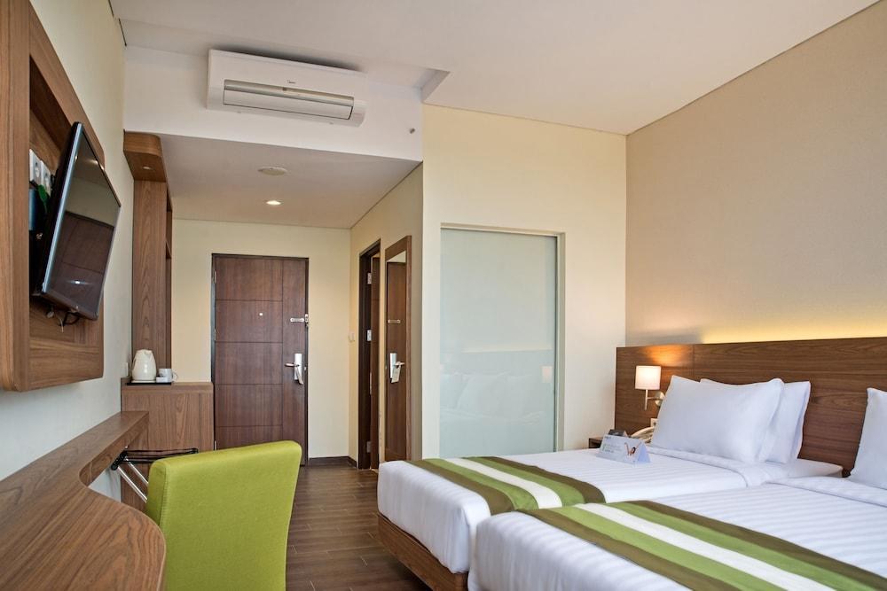 Grand Whiz Poins Simatupang Jakarta photo 1