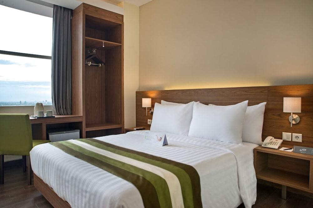 Grand Whiz Poins Simatupang Jakarta photo 2