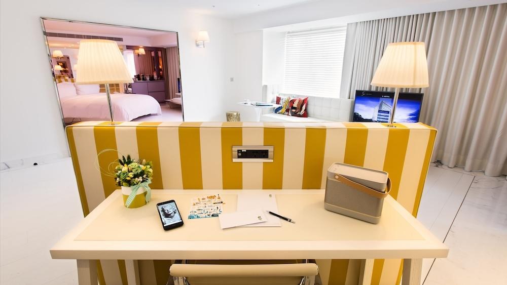 S Hotel Designed by Philippe Starck photo 2