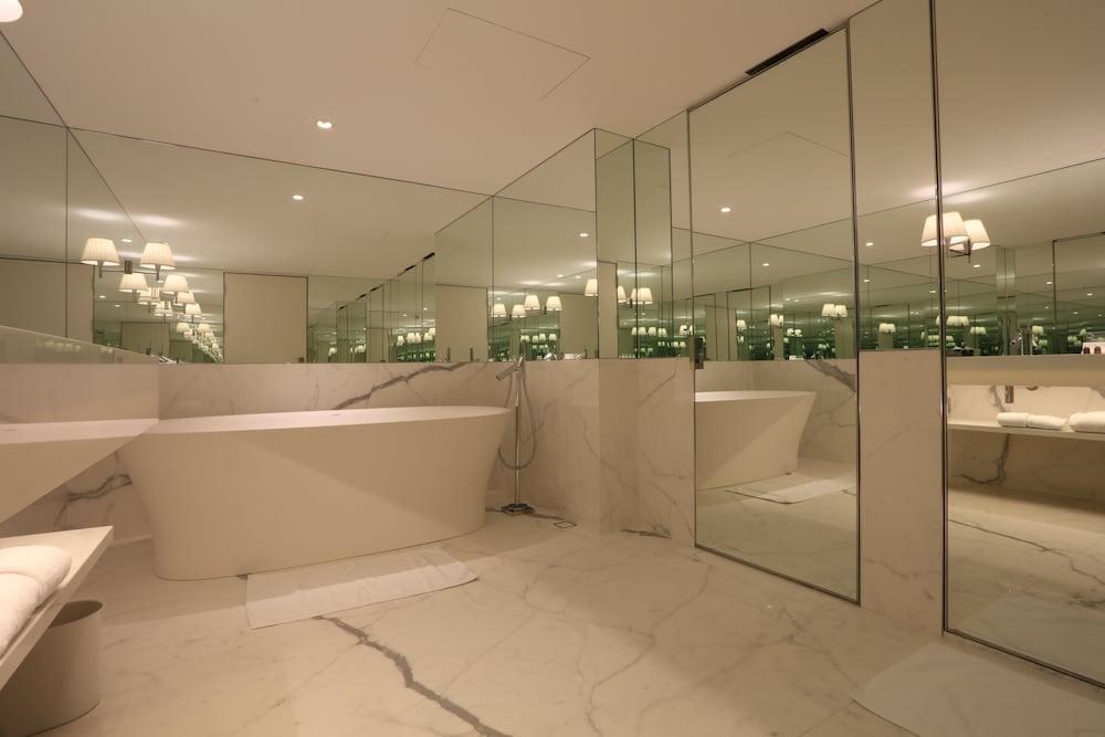 S Hotel Designed by Philippe Starck photo 3