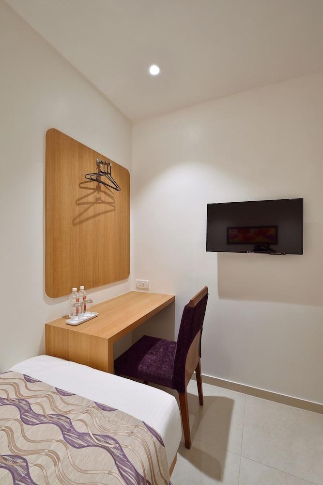 Hotel Leafio Mumbai photo 1