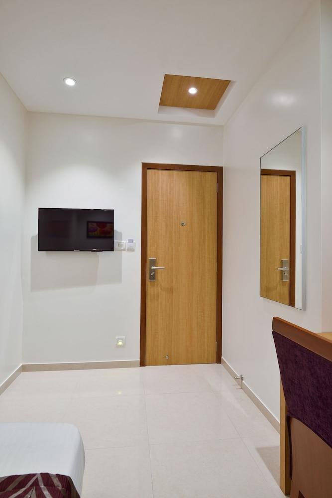 Hotel Leafio Mumbai photo 2