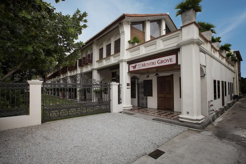 Muntri Grove Hotel