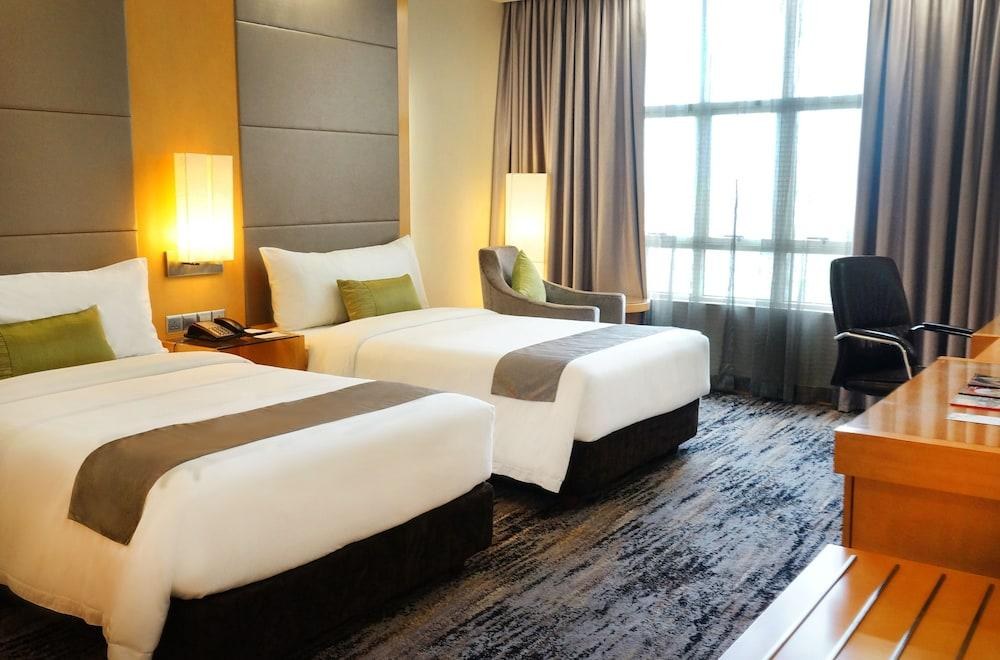 The Waterfront Hotel photo 2