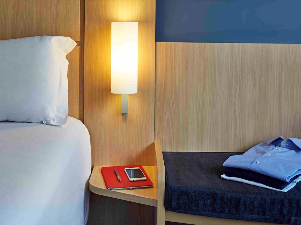 Ibis Curitiba Batel photo 1
