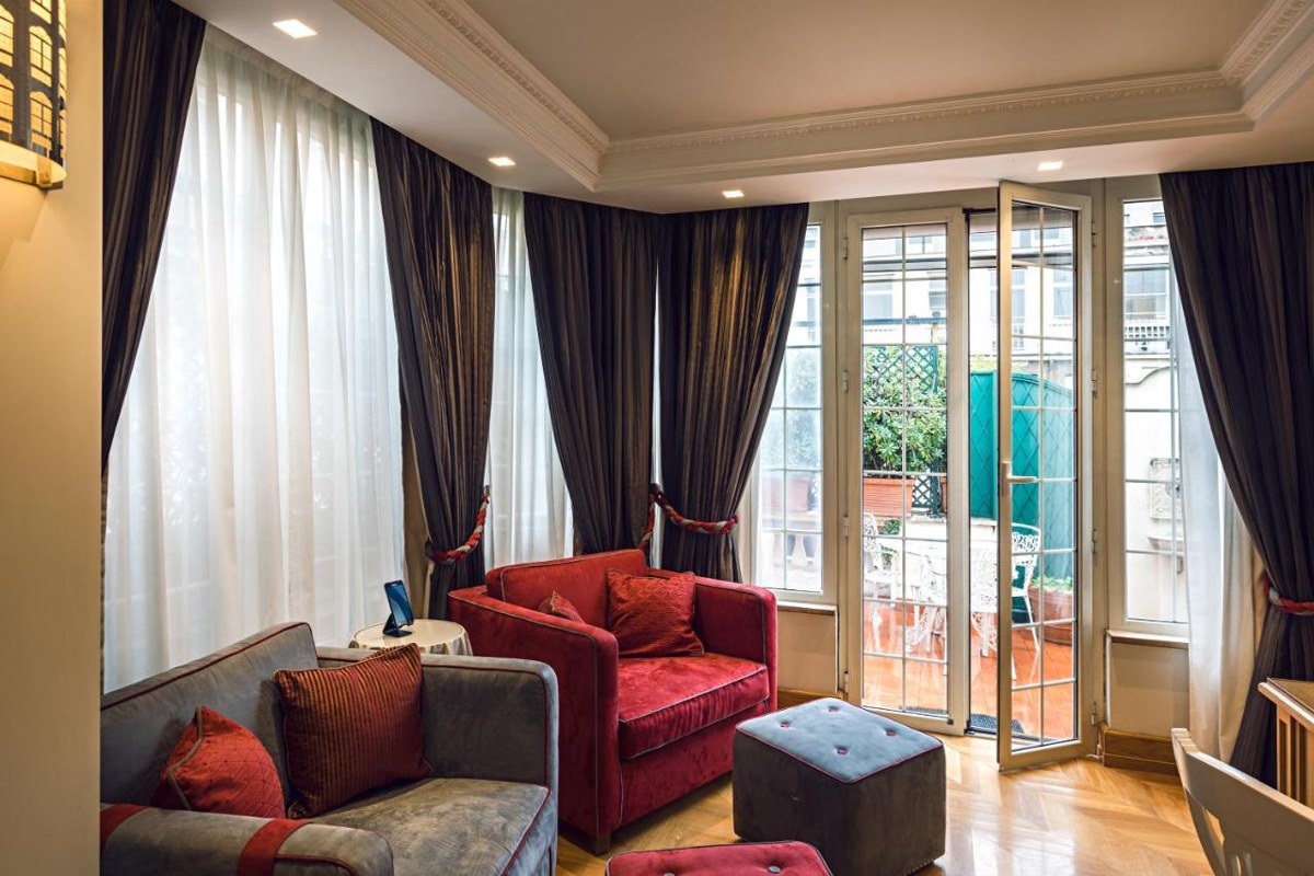 THE BRITANNIA HOTEL photo 2