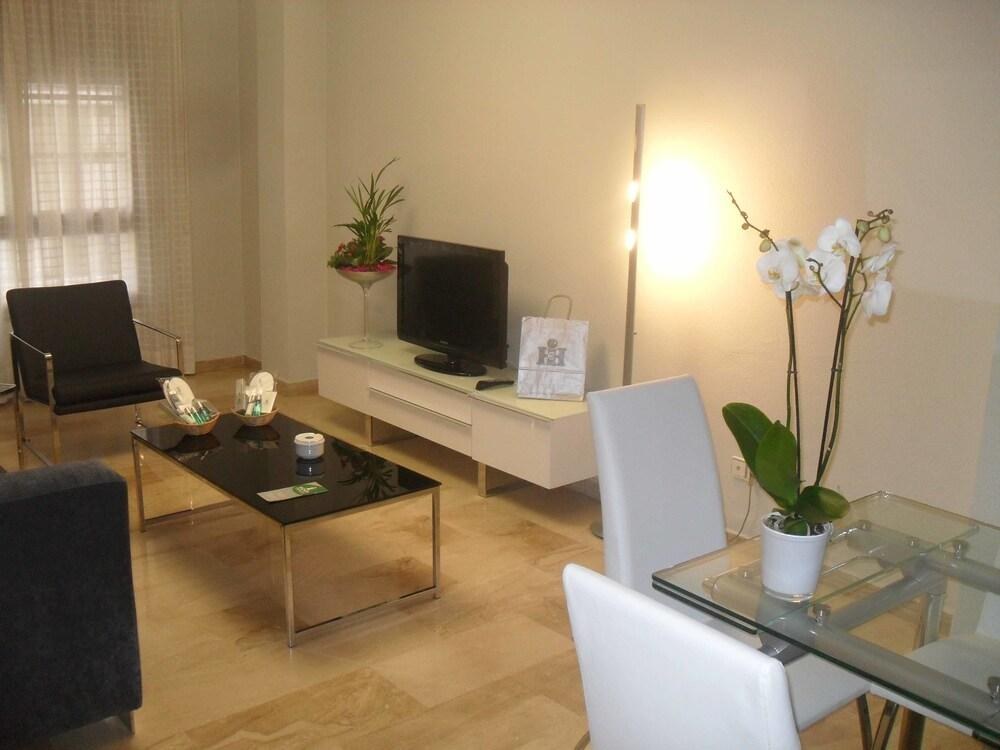 Suites Apartamentos Los Girasoles photo 3