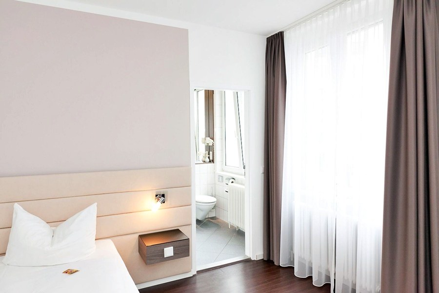 MANHATTAN HOTEL photo 2