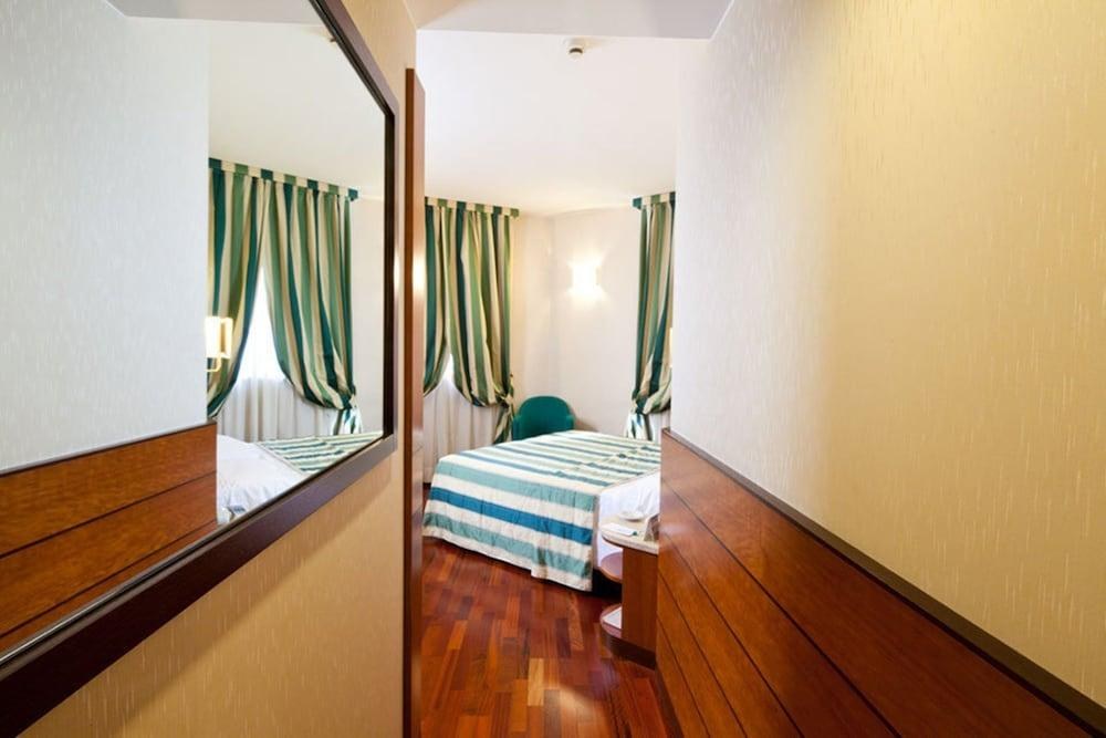 Hotel Mirage, Sure Hotel Collection by Best Western photo 2