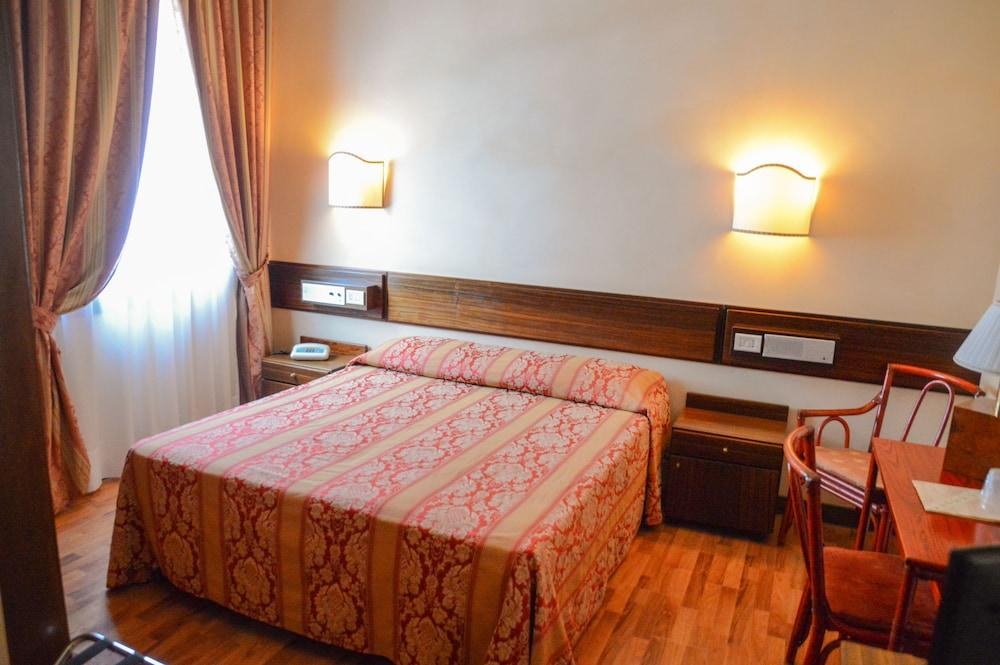 HOTEL LE BOULEVARD photo 4