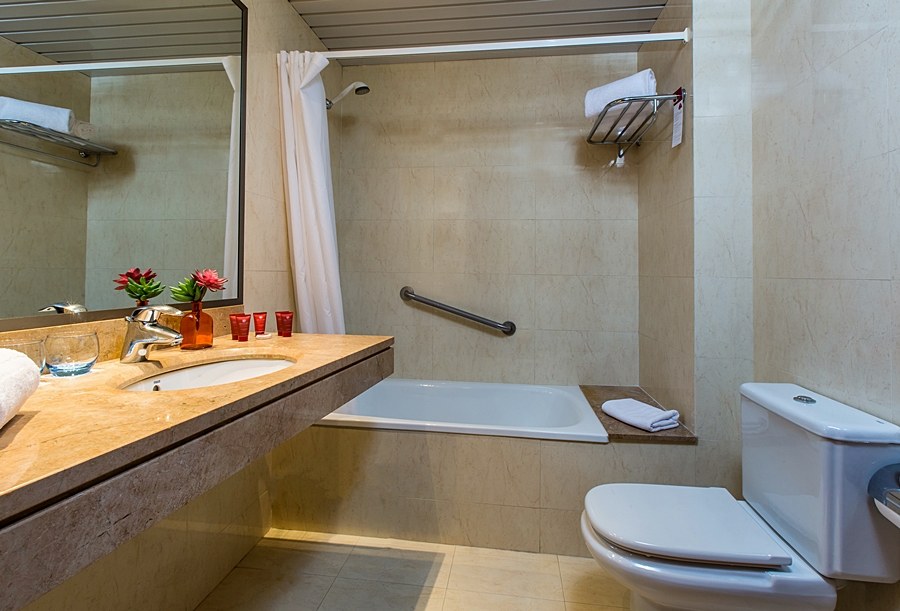 LEONARDO HOTEL BARCELONA GRAN VIA photo 4