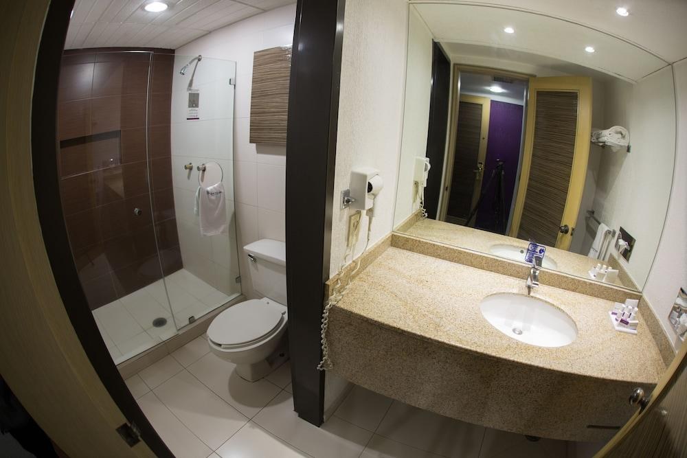 Grand Prix-WeEnjoyHotels-Aeropuerto photo 4