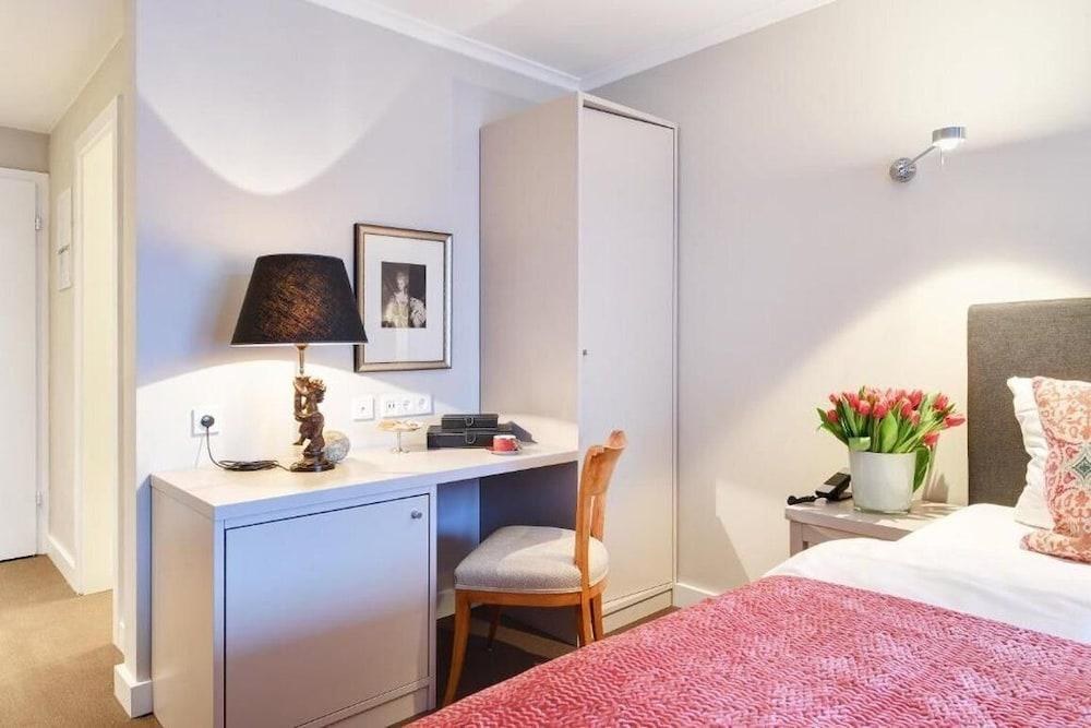 Admiral Hotel photo 1