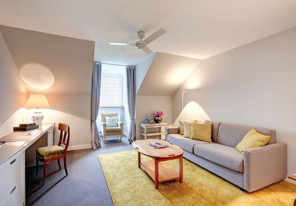 Admiral Hotel photo 2