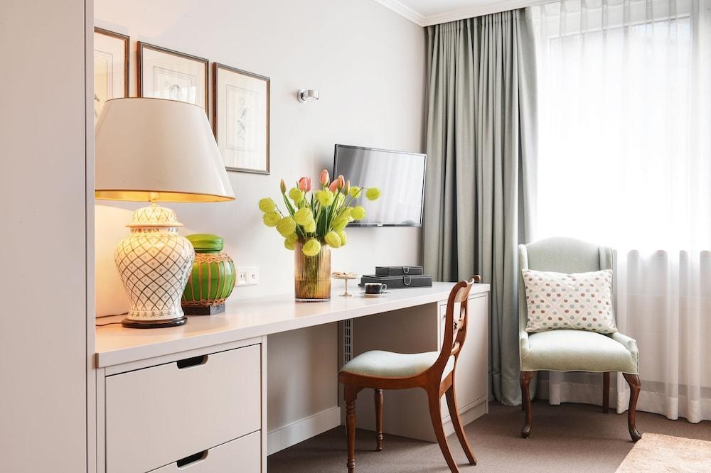 Admiral Hotel photo 3