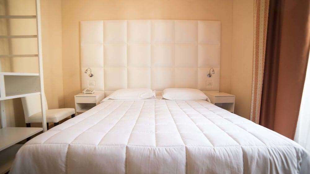 HOTEL JANE photo 2