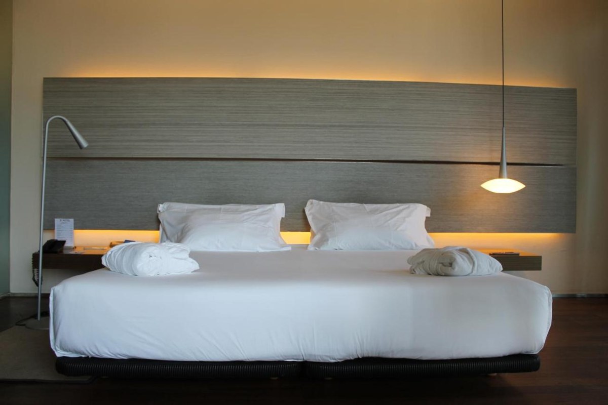 B HOTEL