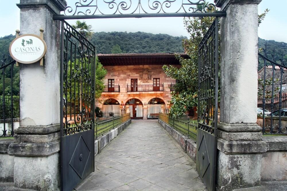 Palacio Guevara photo 4