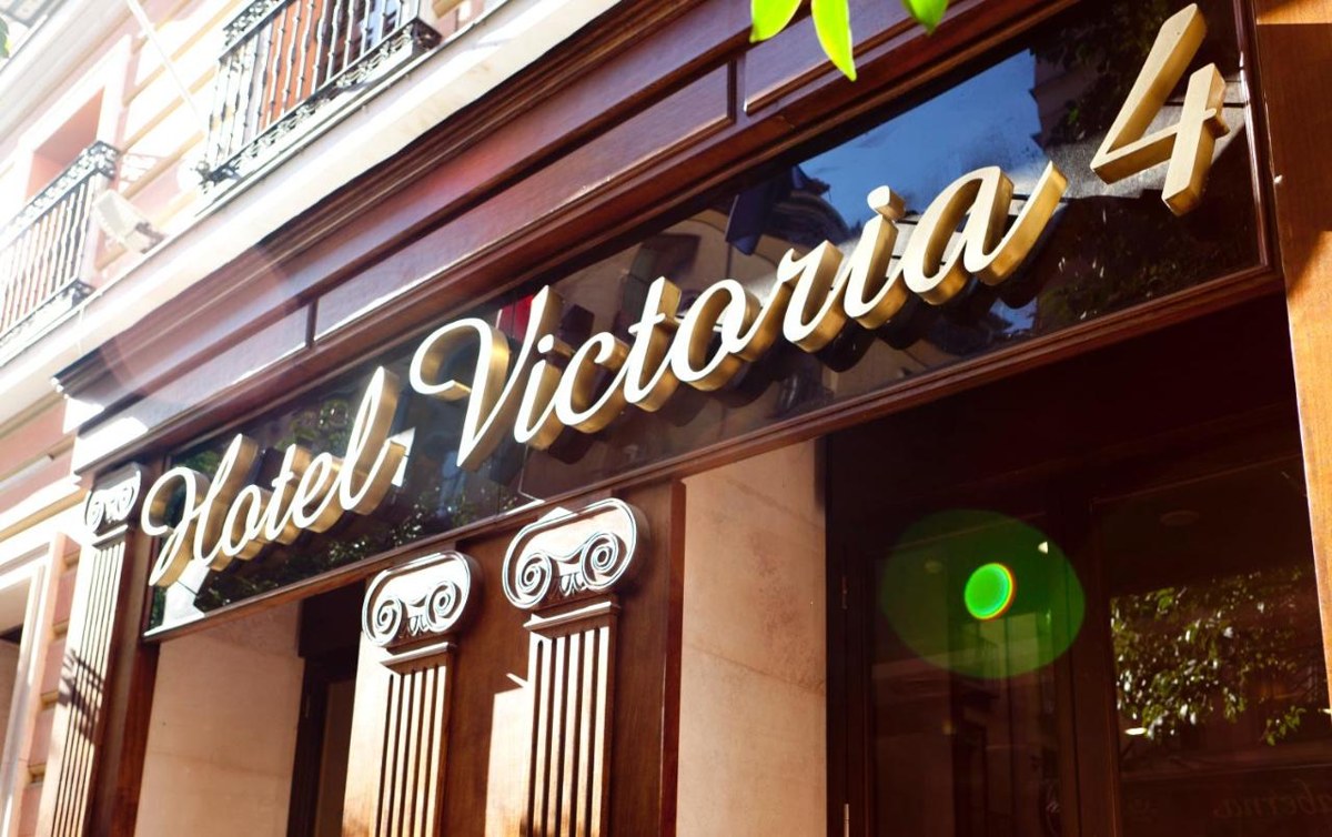 VICTORIA 4