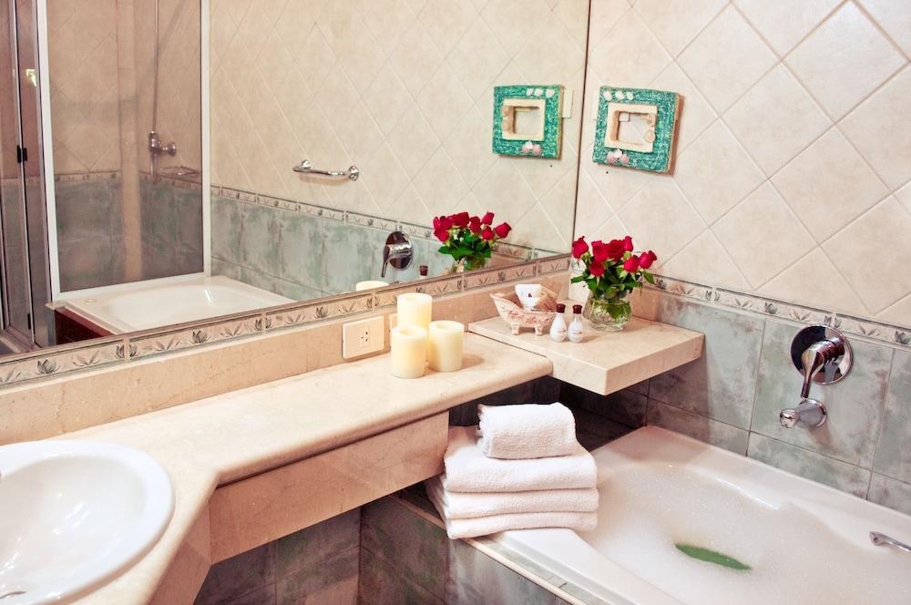 Gardi Hotel & Suites photo 2