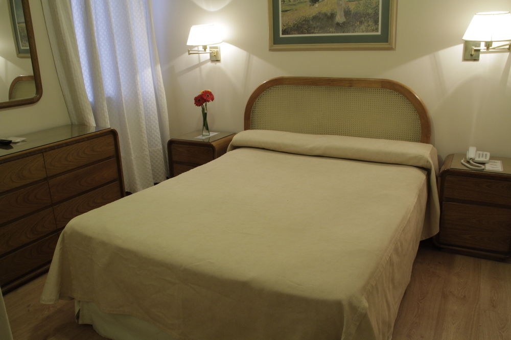 CRILLON MENDOZA photo 1
