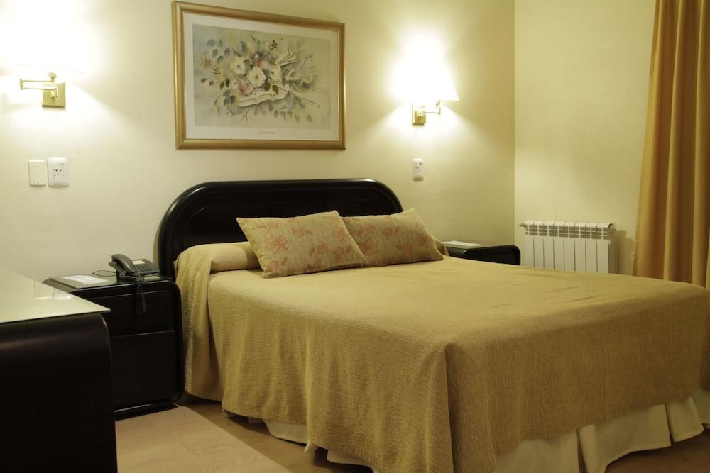 CRILLON MENDOZA photo 3