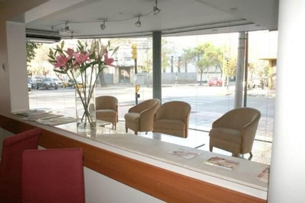 URBANA SUITES photo 1