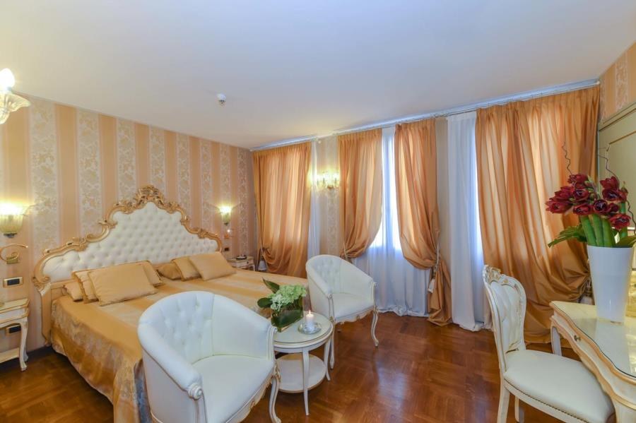 HOTEL SAVOIA E JOLANDA photo 2