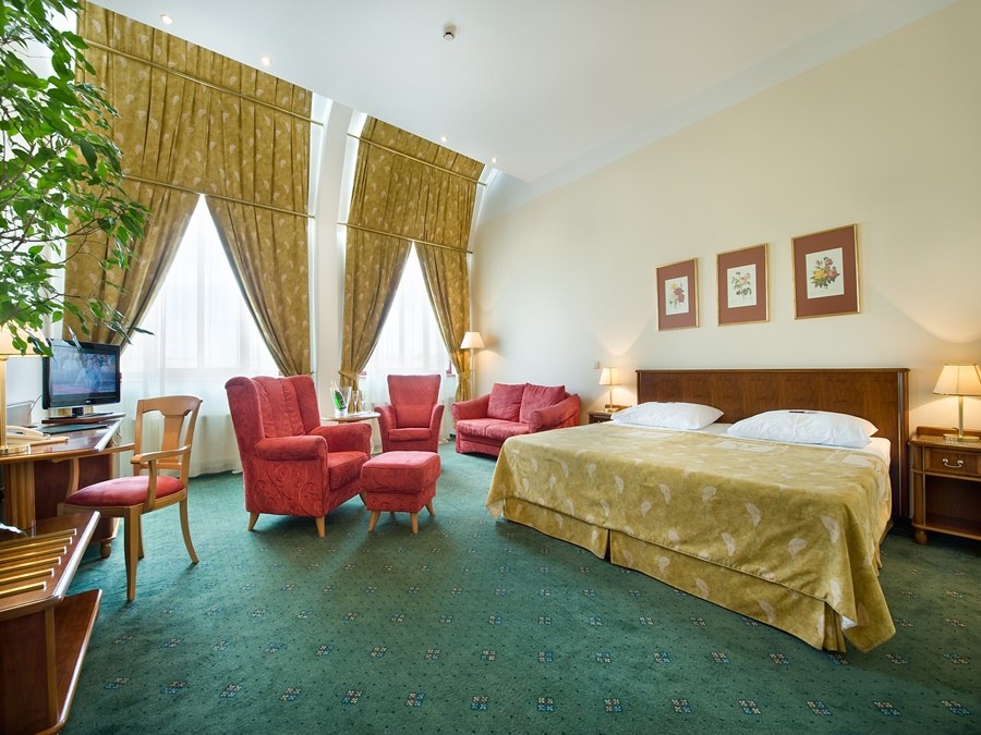 EA HOTEL ROKOKO