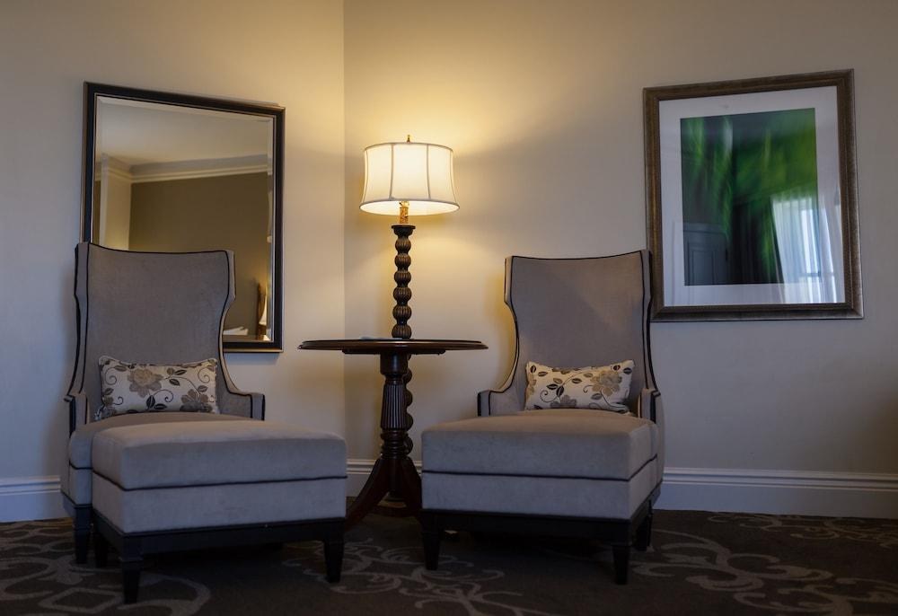FAIRMONT HOTEL MACDONALD photo 3