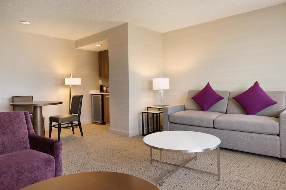 COAST EDMONTON PLAZA HOTEL photo 2