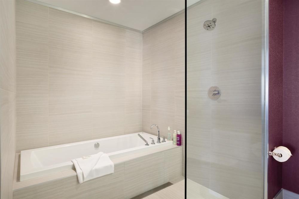 COAST EDMONTON PLAZA HOTEL photo 3
