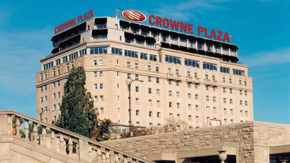 CROWNE PLAZA FALLSVIEW photo 2