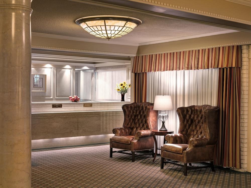 ROYAL SCOT SUITE HOTEL photo 2
