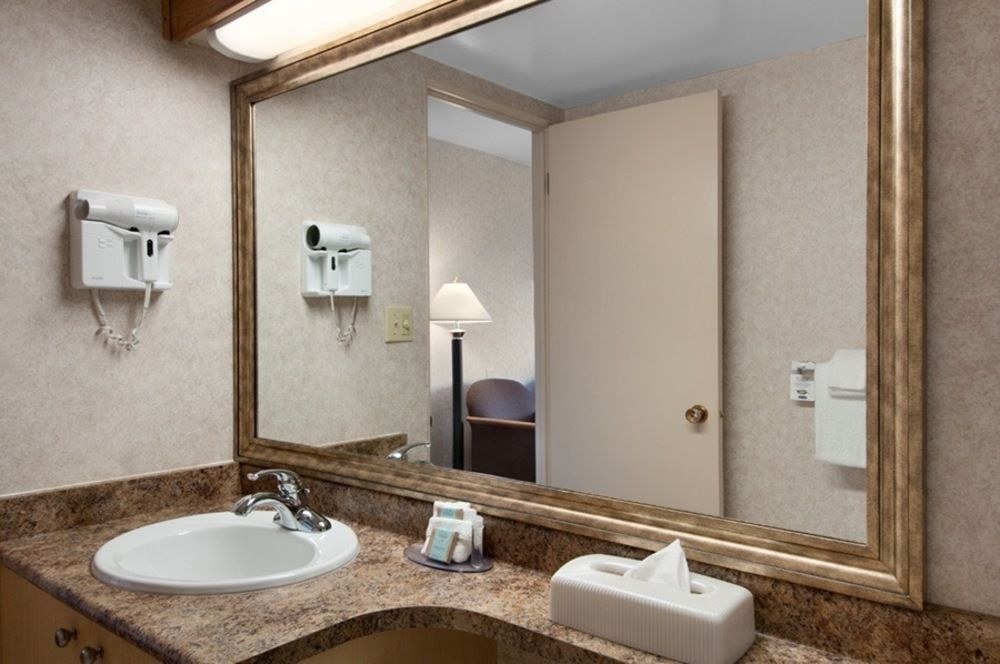 DAYS INN VICTORIA UPTOWN photo 1