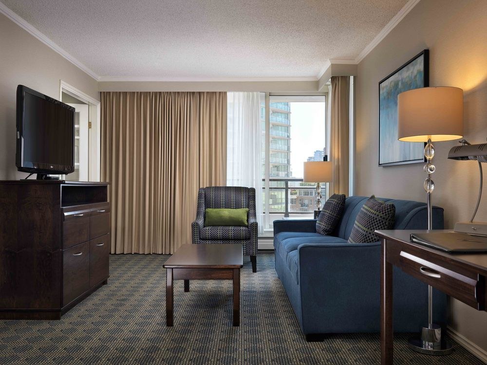 Chateau Victoria Hotel and Suites photo 4