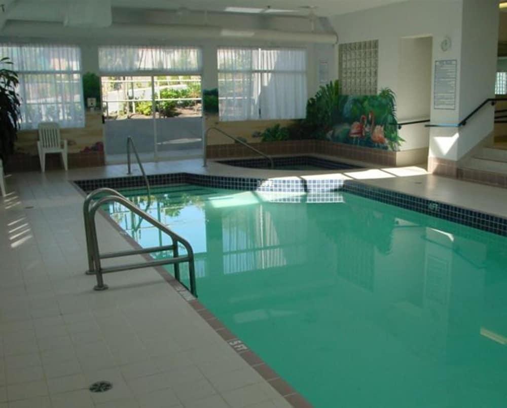 COAST ABBOTSFORD HOTEL & SUITES photo 4