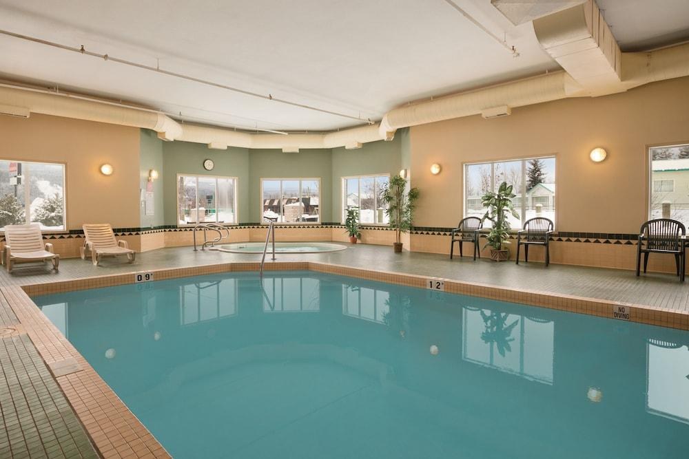 RAMADA LIMITED GOLDEN photo 2