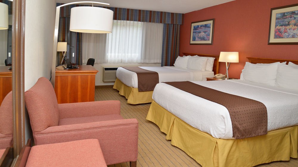 HOLIDAY INN HINTON photo 1